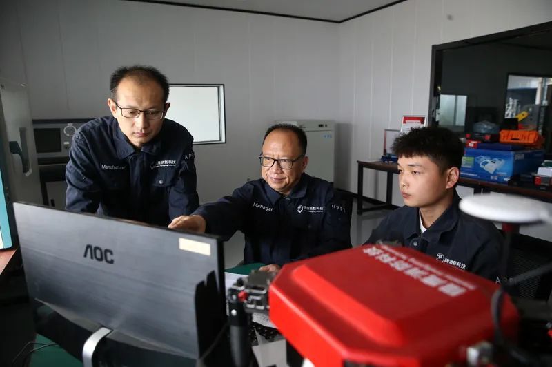 《河南日報》報道獵鷹消防:乘八方支援之力 翱翔創(chuàng)新發(fā)展之巔